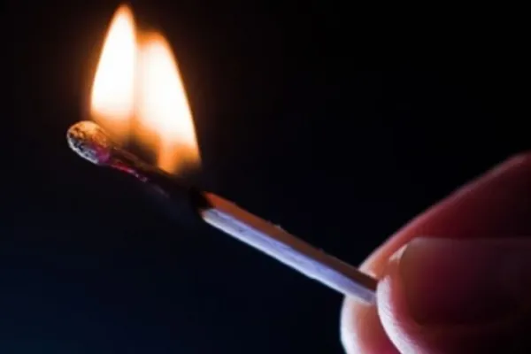 Bărbatul care a dat foc mașinei directorului Piețelor din Timișoara a fost prins. Cum și-a motivat gestul în fața polițiștilor