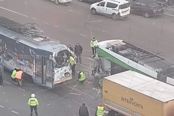 STB a găsit vinovatul pentru accidentul dintre cele două tramvaie, care a paralizat azi centrul capitalei. Concluziile Comisiei Tehnice