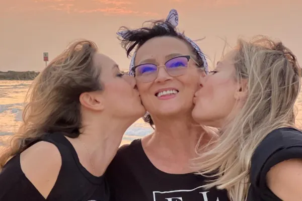A murit mama Laurei Cosoi - Actrița a făcut anunțul trist: "Mămica noastră dragă și bună..."