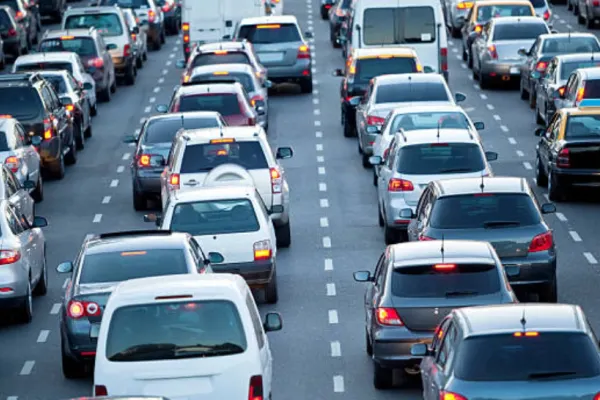 Mașinile de această culoare au parte de cele mai multe accidente. Rezultatele surprinzătoare ale unui studiu