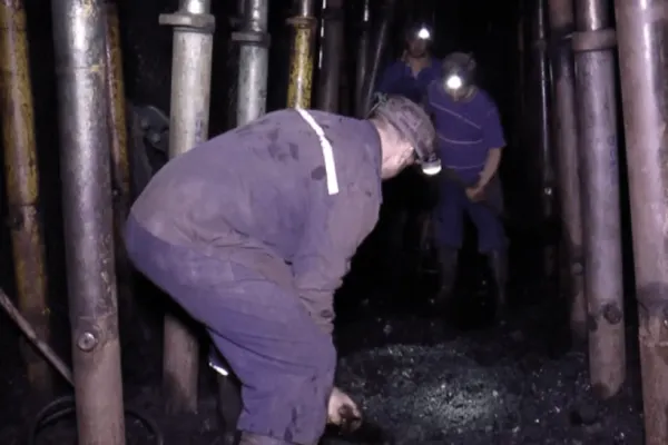 Minerii pensionari, nemulțumiți de RECALCULAREA pensiilor. Oamenii amenință cu proteste și procese colective