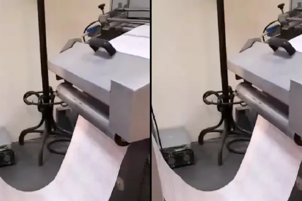 A început tipărirea taloanelor de pensii mărite cu 13,8%. Imagini din imprimerie - VIDEO