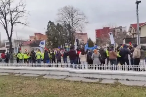 Polițiștii protestează în fața IPJ Constanța. Care sunt revendicările oamenilor legii