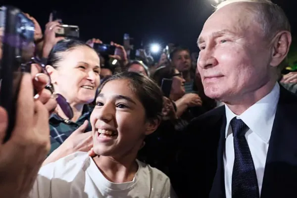 Show marca Putin. Îi cere scuze unei pensionare pentru prețul la ouă, dar dă vina pe guvern