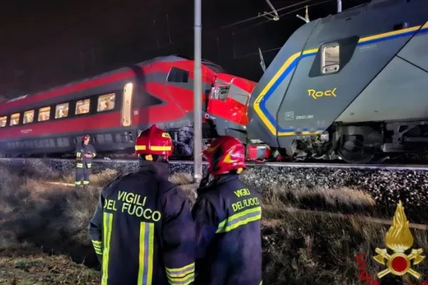 Grav accident feroviar - Două trenuri s-au ciocnit - Cel puțin 17 răniți