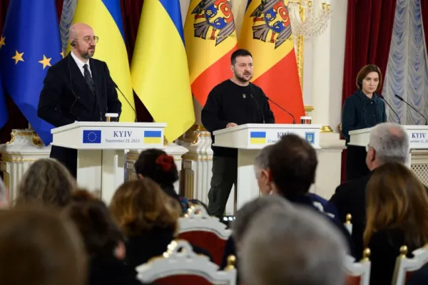 Deputații UE vor urgentarea negocierilor de aderare cu Ucraina şi Republica Moldova
