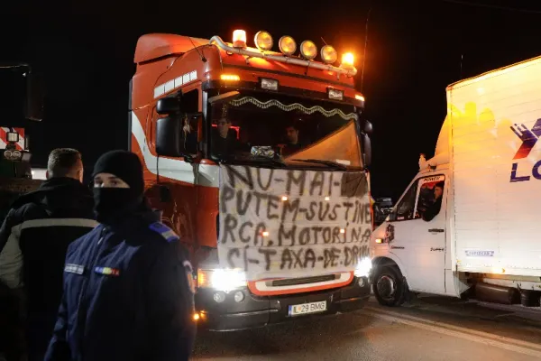 Traficul greu, BLOCAT în Vama Halmeu, de la frontiera cu Ucraina. Situație tensionată în 3 puncte de trecere a frontierei