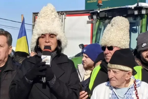 Jurnaliștii Realitatea PLUS, emisiuni maraton de Ziua Unirii. Protestatarii au cerut demisia miniștrilor Boloș, Grindeanu și Predoiu