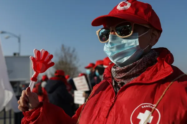 Sindicatele din Sănătate continuă protestele, deși au bătut palma cu premierul și ministrul Muncii