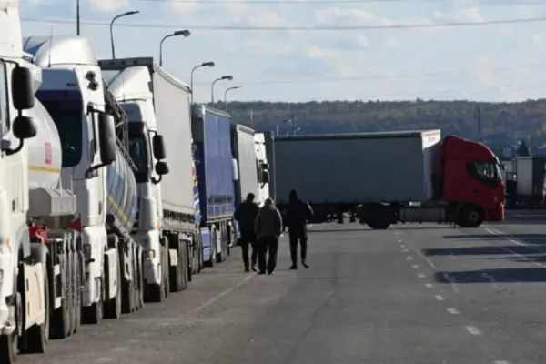 Fermierii nu renunță, proteste în 24 de județe. Vama SIRET, blocată pentru TIR-urile din Ucraina. Blocaj la Constanța, dar și la intrarea în București - VIDEO