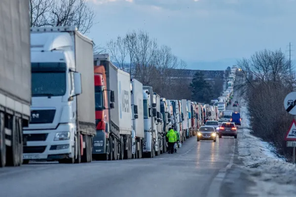 Transportatorii și fermierii continuă și astăzi protestele. Mobilizare uriașă de forțe la nivelul întregii țări: care sunt punctele fierbinți