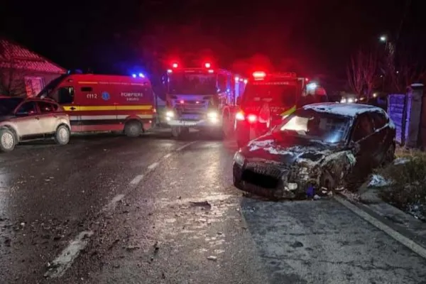 Accident grav pe DN 14  la ieşirea din localitatea Ruşi. Două mașini implicate, cinci persoane rănite