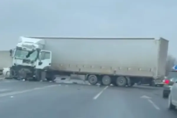 Accident grav cu 11 răniți în Timiș, după impactul dintre  un TIR şi un autobuz. A fost activat PLANUL ROȘU - FOTO&VIDEO
