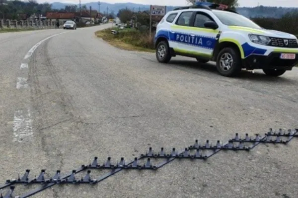 Șofer vitezoman, oprit de polițiști cu ajutorul dispozitivului tip spike - Ce sancțiuni a primit