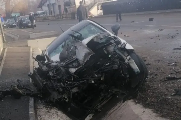 Accident înfiorător, în Tohanul Nou, lângă Brașov: un mort și 3 răniți grav, în urma unui impact violent cu o dubă - FOTO