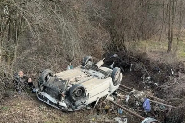 Accident mortal pe o șosea din Gorj. O femeie și-a pierdut viața, alte două persoane sunt grav rănite