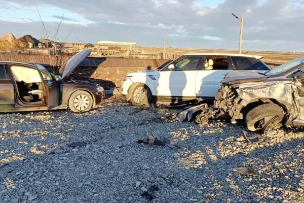 Accident violent, în jud. Suceava: 3 victime. Patru bolizi de lux, făcuți praf! FOTO