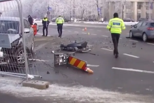 Accident grav, în fața Palatului Parlamentului: două mașini s-au făcut praf, 5 victime - FOTO