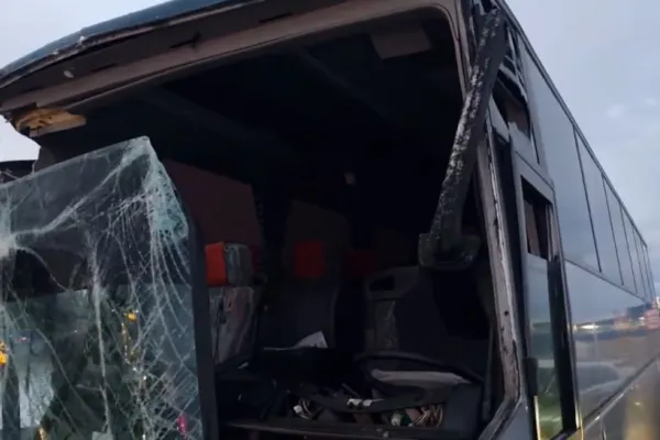 Accident între două autobuze, lângă Brașov. Zeci de persoane au fost implicate: mai multe victime - VIDEO