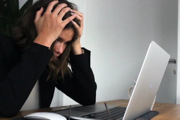 Legătura dintre hrană și nivelul de stres. Top 5 alimente care te ajută să faci față cu brio provocărilor din viața ta