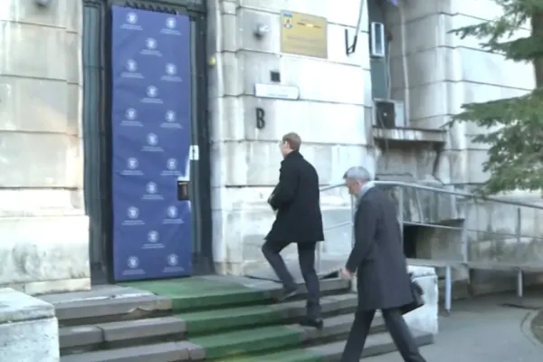 Ședință crucială la Ministerul Muncii. Experții FMI dau semnalul: nu sunt bani pentru majorările promise la pensii și salarii