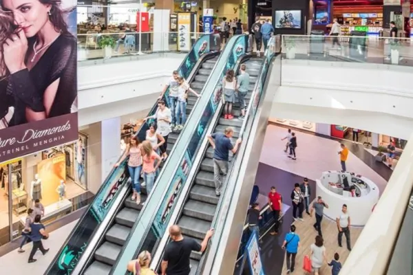 O alarmă cu bombă la mall-ul din Târgu Jiu a pus pe jar polițiștii. Ce au descoperit oamenii legii