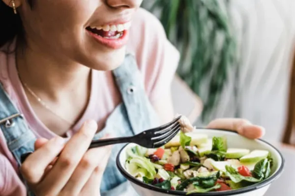 A venit canicula, ce alimente mănânc? Iată care sunt cele 10 pe care le recomandă specialiștii