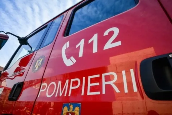 Restaurant din Braşov, cuprins de un incendiu puternic, în mijlocul nopții! Risc uriaș de extindere: pompierii au acționat rapid