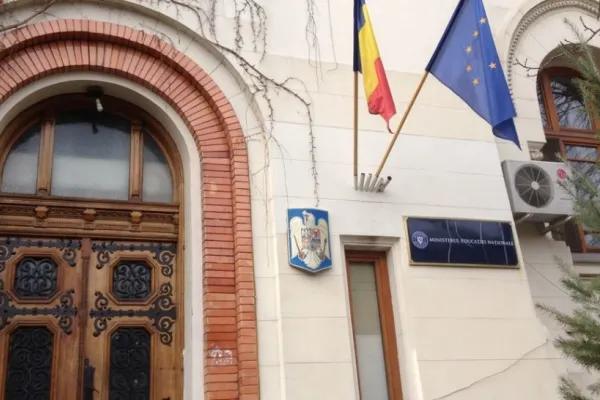 Elevii din toată țara protestează în fața Ministerului Educației. Care sunt revendicările acestora
