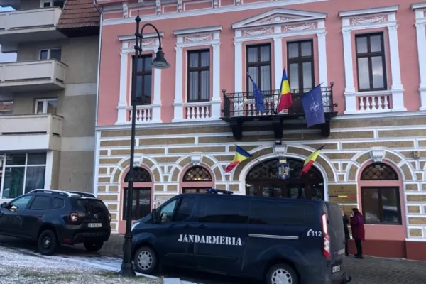 Investiții „cu cântec”, în Covasna. Prefectul Raduly Istvan, luat la bani mărunți de DNA