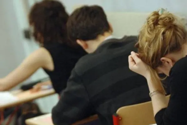 Lovitură pentru absolvenții de Bacalaureat: taxele la facultate cresc considerabil din toamnă