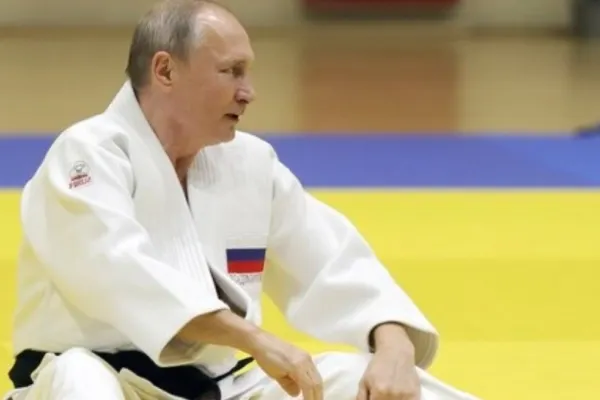 Un judoka român aruncă în aer una dintre marile minciuni din biografia lui Vladimir Putin