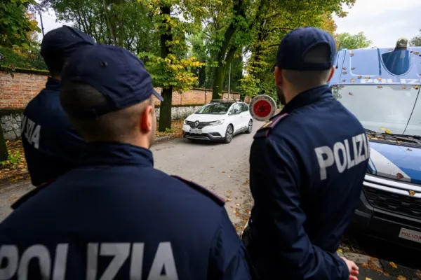 O fetiță româncă, în vârstă de 5 ani, găsită rătăcind pe străzile din Italia, în prima zi din 2024 - Povestea cutremurătoare a micuței