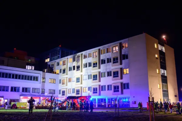 Patru morți în urma unui incendiu izbucnit la un spital din Germania. Imagini de la locul dezastrului - FOTO