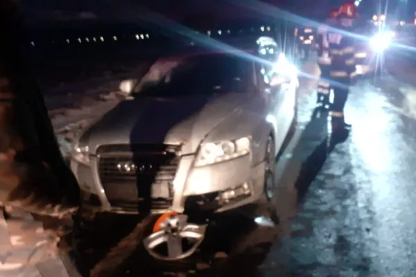 Carambol în Rădăuți. Patru mașini au fost implicate într-un accident. Doi oameni au ajuns la spital