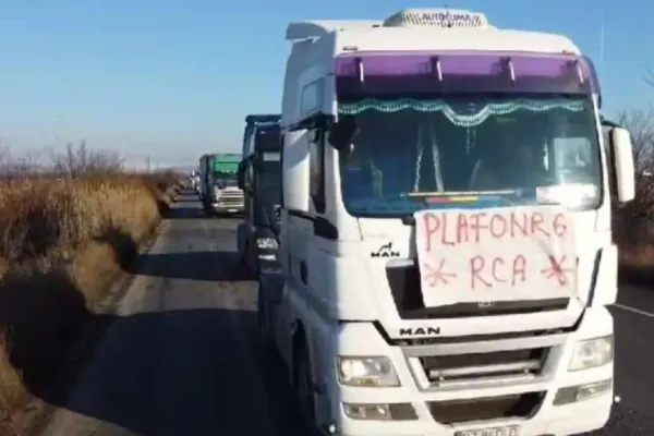 50 de transportatori şi fermieri din Buzău se îndreaptă spre Capitală pentru a protesta împotriva scumpirilor RCA şi accizei la motorină