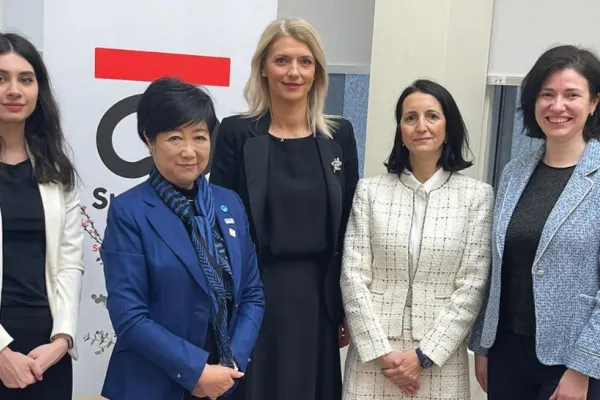 Alina Gorghiu s-a întâlnit cu guvernatoarea Prefecturii Tokyo. Egalitatea dintre femei şi bărbaţi în politică, printre subiectele tranșate la masa discuțiilor