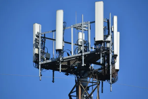 România scoate Huawei din rețeaua națională 5G. Cum justifică guvernul această decizie