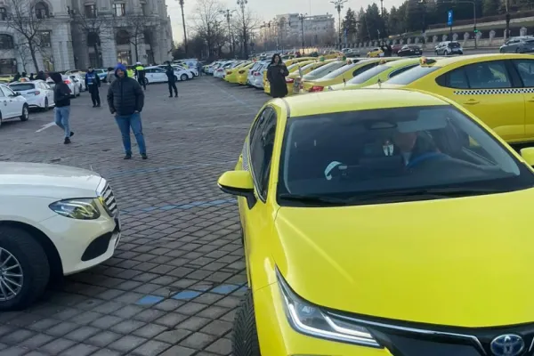 Taximetriștii protestează, astăzi, în București. Centrul Capitalei va fi blocat: anunțul Jandarmeriei