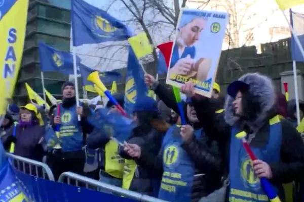 Protestele din Sănătate continuă. Angajații strâng semnături și amenință cu greva generală: risc uriaș de blocaj în sistem