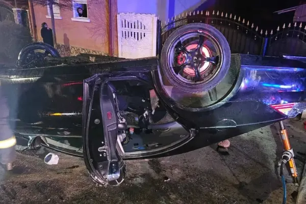 Accidentul de la Copșa Mică a fost filmat. Tatăl a lovit un cap de pod şi a zburat din maşină, sub ochii mamei. Și bebelușul de 8 luni a murit - VIDEO
