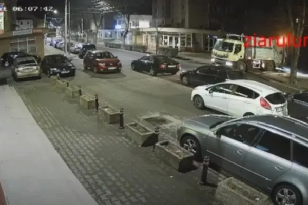 Accident spectaculos la Alba Iulia. Momentul a fost surprins de camerele de supraveghere - VIDEO