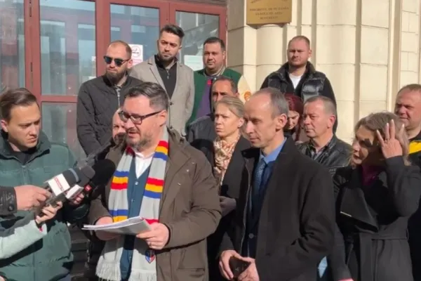 AUR l-a reclamat pe Klaus Iohannis la Parchetul General, pentru deplasările în străinătate