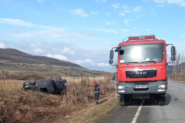 Accident grav pe DN 15A, în Bistrița Năsăud, între două autoturisme. Cinci oameni au fost răniți FOTO