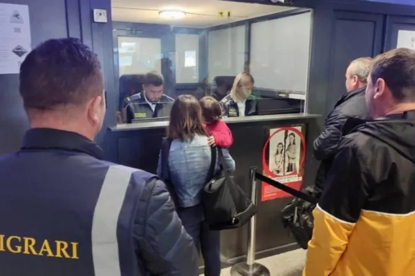 Emigranți din Siria și Afganistan, transferați în România din Germania și Polonia
