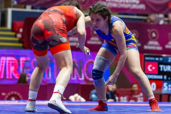 România are campioană europeană la lupte. Ana Beatrice Andreea a câștigat aurul la 55 kg