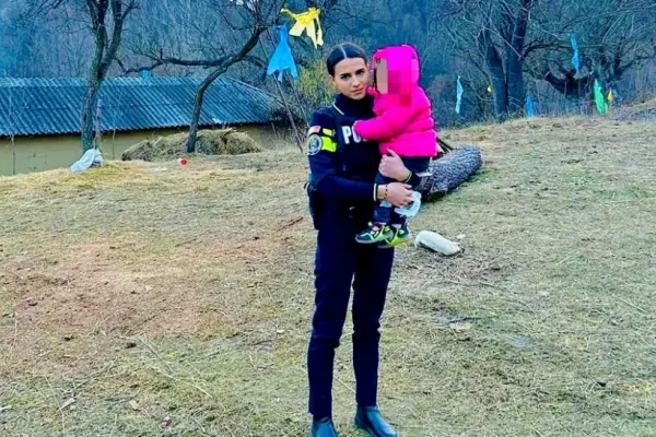 O fetiță de doar 2 ani a fost răpită, în Vrancea, de iubitul mamei. Bărbatul amenința că o omoară. Cum au reușit polițiștii să intervină