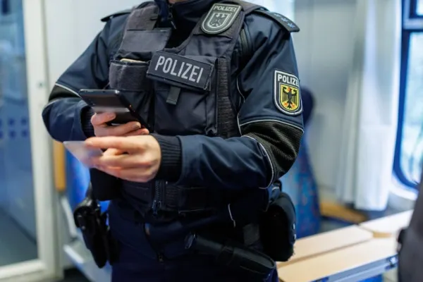 Contravenție educativă: Româncă din Germania, amendată cu 1000 de euro pentru că a luat copilul de la școală cu o săptămână înainte de vacanță