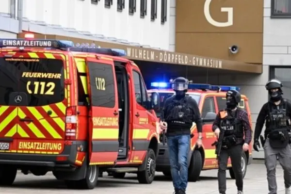 Șoc în Germania: Atac brutal asupra unei școli, mai mulți elevi răniți. Poliția intervine în forță
