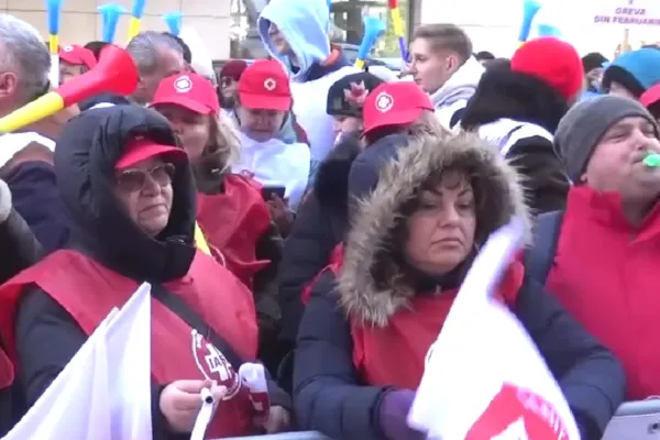 Peste 5.000 de sindicaști din Sănătate, așteptați luni la un protest de amploae în fața Guvernului și la ușa lui Rafila